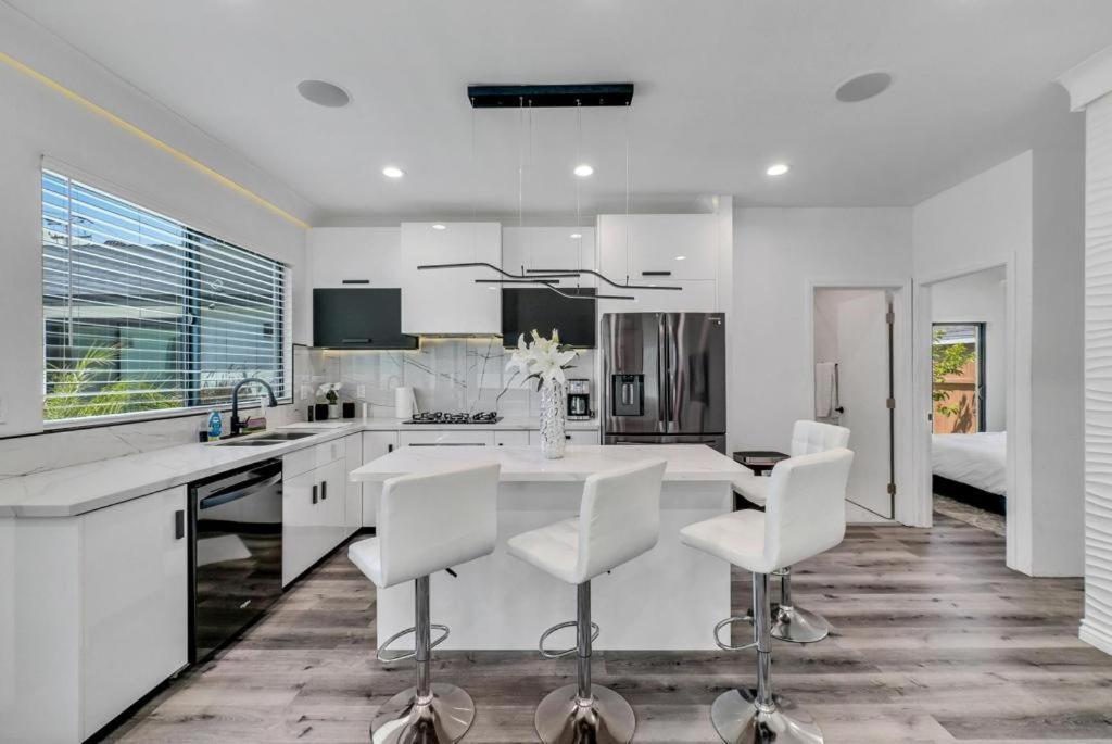 Luxury 2 Bedroom Villa ハンティントンビーチ エクステリア 写真